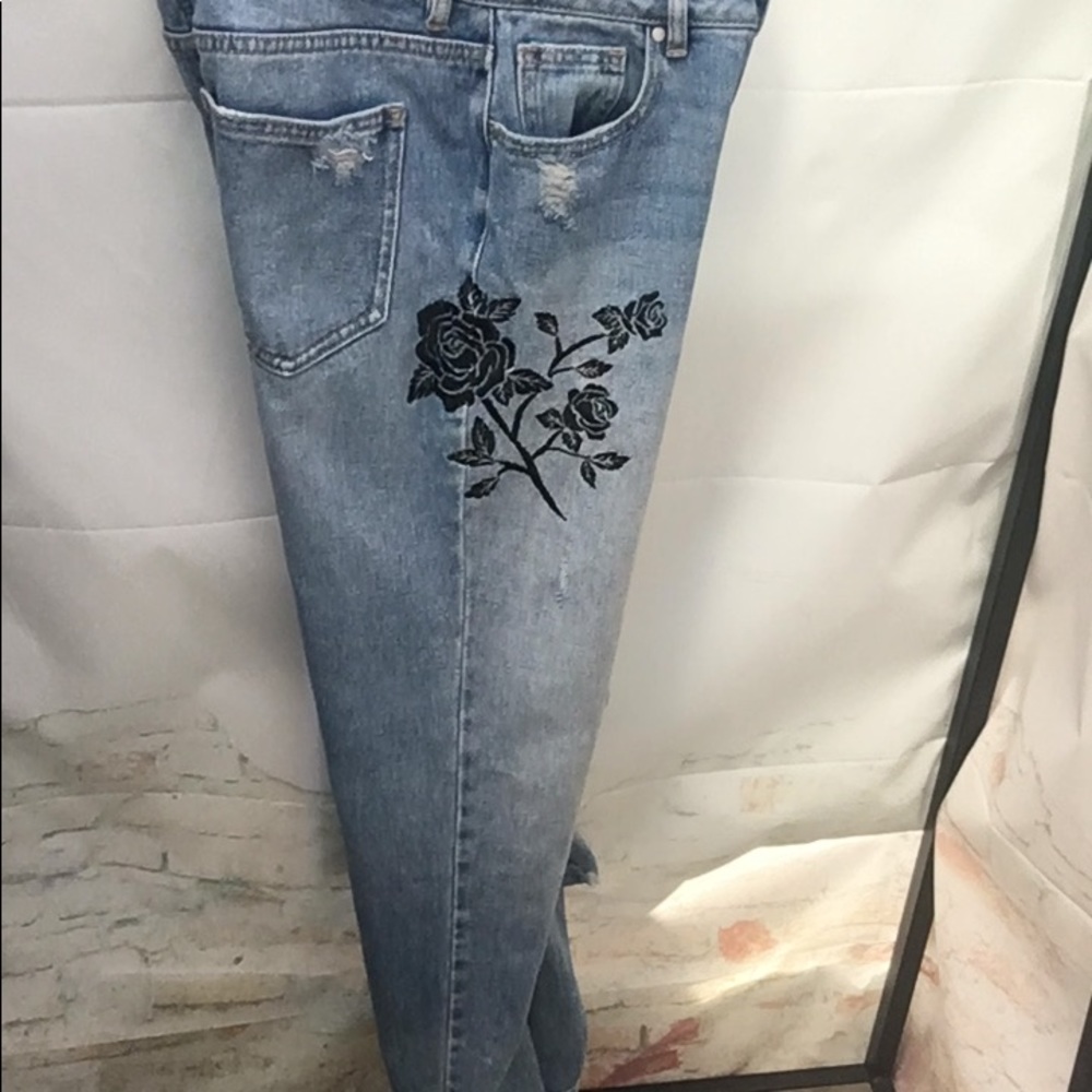 PacSun Floral Embroidered Distressed Denim Mom Jeans Elevated Modern Style - Picture 9 of 10